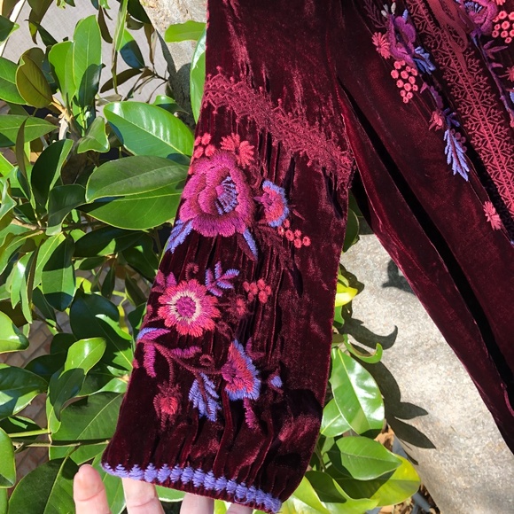 Decadent Velvet Johnny Was top (XS) embroidery top - Picture 2 of 4